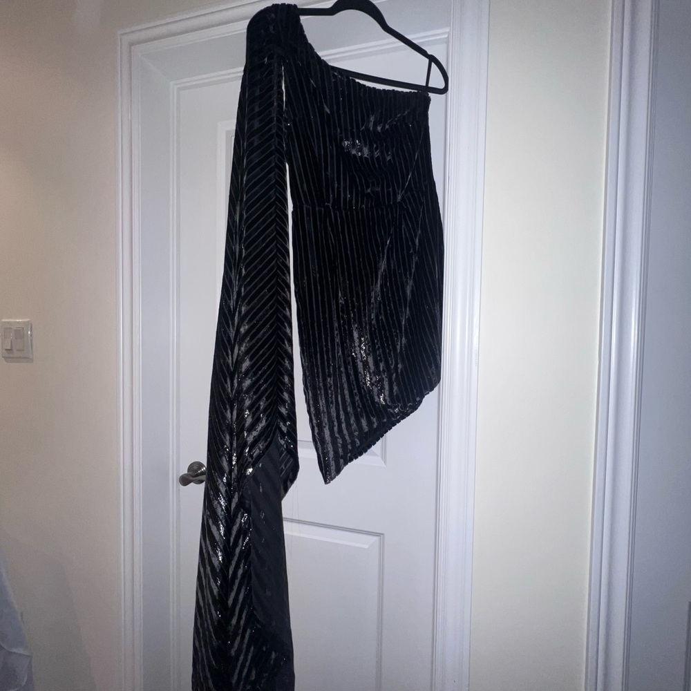 Black One-Shoulder metallic finish Dress